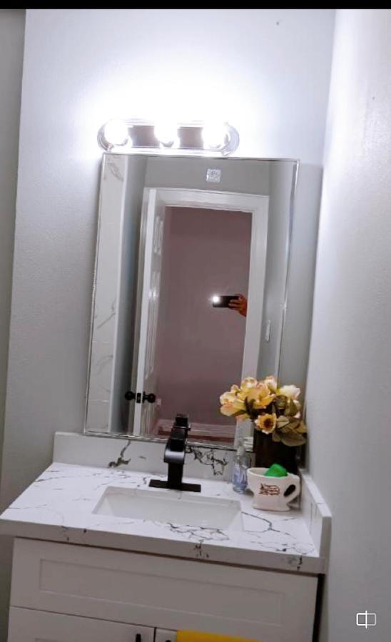 77072 New Remodeled Cute Townhome Sw Houston Exterior photo